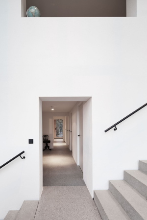 Wohnhaus, Beton, Umbau, Neubau, Erweiterung, Bestand, stereich, Rheintal, Dornbirn, Bodensee, Hang, Abhnag, Wohnhaus, Villa, Einfamilienhaus, Hanglage, Jochen Specht, Architekt, Haus Hohlen, Holzbau, Vorfertigung, Konstruktion, Holzkonstruktion, Sanierung, Pfosten-Riegel-Skelett, Bootsbau