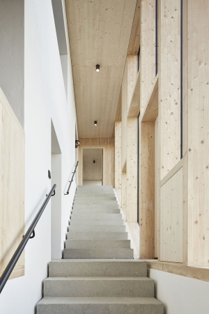 Wohnhaus, Beton, Umbau, Neubau, Erweiterung, Bestand, stereich, Rheintal, Dornbirn, Bodensee, Hang, Abhnag, Wohnhaus, Villa, Einfamilienhaus, Hanglage, Jochen Specht, Architekt, Haus Hohlen, Holzbau, Vorfertigung, Konstruktion, Holzkonstruktion, Sanierung, Pfosten-Riegel-Skelett, Bootsbau