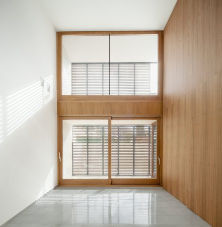 Wohnhaus, Barcelona, Spanien, Alventosa Morell Arquitectes, Holz, wood, Loggia, Fassade, facade, Lamellen