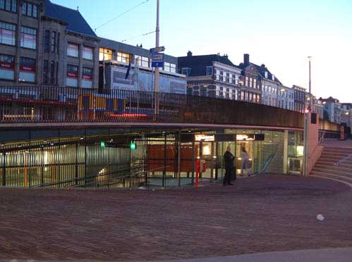 U-Bahn-Stationen von OMA in Den Haag eingeweiht