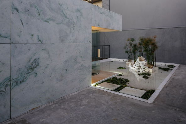 Triptyque, Groenlndia, commercial space, Laden, Geschft, Marmor, marble, Garten, concrete, Beton, glass, Glas, Transparenz, transparency, Licht, Sule, pillar, Fenster, Terrasse, terrace