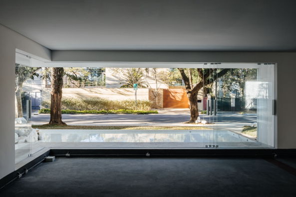 Triptyque, Groenlndia, commercial space, Laden, Geschft, Marmor, marble, Garten, concrete, Beton, glass, Glas, Transparenz, transparency, Licht, Sule, pillar, Fenster, Terrasse, terrace