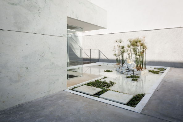 Triptyque, Groenl�ndia, commercial space, Laden, Gesch�ft, Marmor, marble, Garten, concrete, Beton, glass, Glas, Transparenz, transparency, Licht, S�ule, pillar, Fenster, Terrasse, terrace