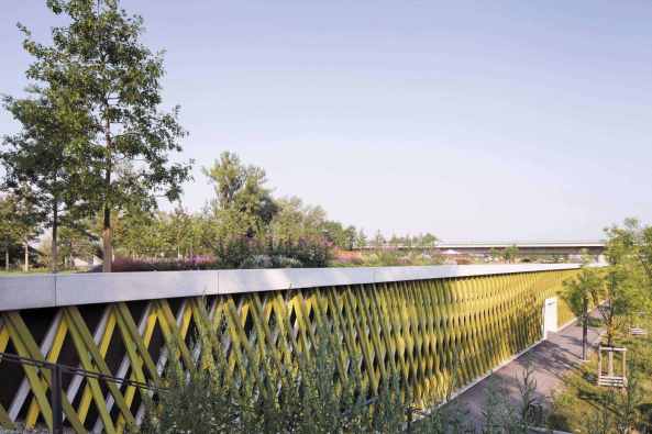 Prkdeck Landesgartenschau Deggendorf, Deggendorf, Parkdeck, Brcke, Gartenschau, Verkehr, Tourismus, Donau, Infrastruktur, Hochwasser, Deich, Stadtpark, Fugngerbrcke, Autobahn, Park, flood, pedestrian bridge, Deichgrten, Landschaftsplanung, Fassade, Freitreppe, facade, stairs, Aluminium, Farbe, Sichtbeton, concrete, Perspektive, Belftung, ventilation, Skelettbau, frame construction