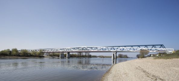 Prkdeck Landesgartenschau Deggendorf, Deggendorf, Parkdeck, Brcke, Gartenschau, Verkehr, Tourismus, Donau, Infrastruktur, Hochwasser, Deich, Stadtpark, Fugngerbrcke, Autobahn, Park, flood, pedestrian bridge, Deichgrten, Landschaftsplanung, Fassade, Freitreppe, facade, stairs, Aluminium, Farbe, Sichtbeton, concrete, Perspektive, Belftung, ventilation, Skelettbau, frame construction