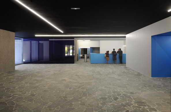 Schwimmbad, Fensterfront, Anbau, Sanierung, Erweiterung, Beton, Paris, Glas, Licht, concrete, glass, window, extension, restruction, swimming pool, Bagneux, Pool, Hallenbad, Frankreich, France