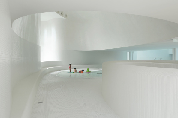 Schwimmbad, Fensterfront, Anbau, Sanierung, Erweiterung, Beton, Paris, Glas, Licht, concrete, glass, window, extension, restruction, swimming pool, Bagneux, Pool, Hallenbad, Frankreich, France