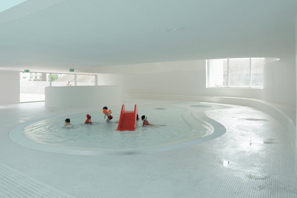 Schwimmbad, Fensterfront, Anbau, Sanierung, Erweiterung, Beton, Paris, Glas, Licht, concrete, glass, window, extension, restruction, swimming pool, Bagneux, Pool, Hallenbad, Frankreich, France