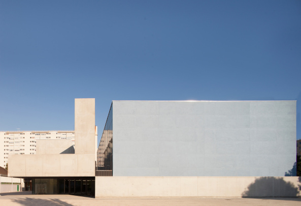Schwimmbad, Fensterfront, Anbau, Sanierung, Erweiterung, Beton, Paris, Glas, Licht, concrete, glass, window, extension, restruction, swimming pool, Bagneux, Pool, Hallenbad, Frankreich, France