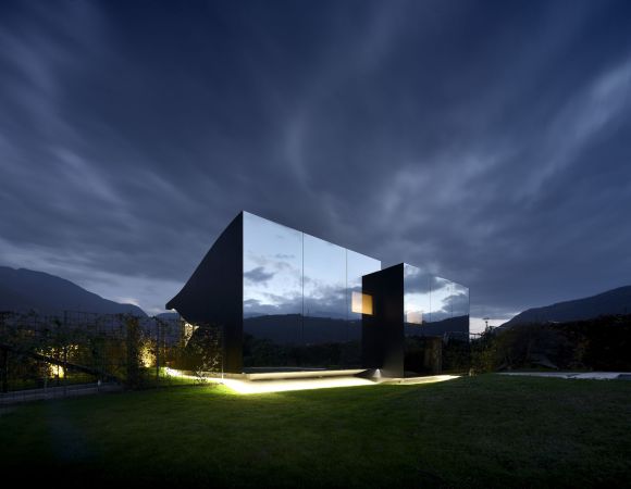 Mirror Houses, Peter Pichler Architecture, holiday home, Ferienhaus, Sdtirol, South Tyrol, Bolzano, Bozen, Italien, Luxus, Wohnen, housing, Apartment, Erholung, holiday, Terrasse, terrace, Landschaft, landscape, Glasfassade, Glas, glass, facade, Aluminium, Panorama, Spiegel, mirror
