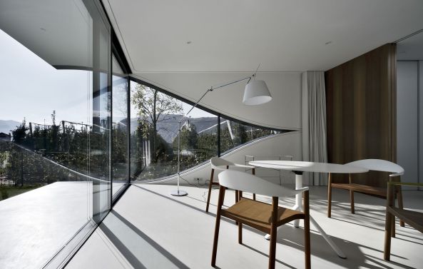 Mirror Houses, Peter Pichler Architecture, holiday home, Ferienhaus, Sdtirol, South Tyrol, Bolzano, Bozen, Italien, Luxus, Wohnen, housing, Apartment, Erholung, holiday, Terrasse, terrace, Landschaft, landscape, Glasfassade, Glas, glass, facade, Aluminium, Panorama, Spiegel, mirror