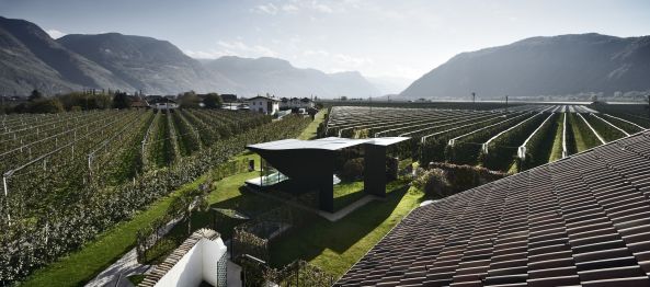 Mirror Houses, Peter Pichler Architecture, holiday home, Ferienhaus, Sdtirol, South Tyrol, Bolzano, Bozen, Italien, Luxus, Wohnen, housing, Apartment, Erholung, holiday, Terrasse, terrace, Landschaft, landscape, Glasfassade, Glas, glass, facade, Aluminium, Panorama, Spiegel, mirror