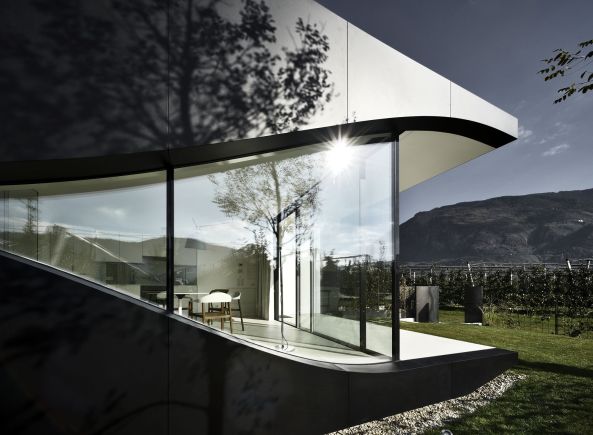 Mirror Houses, Peter Pichler Architecture, holiday home, Ferienhaus, Sdtirol, South Tyrol, Bolzano, Bozen, Italien, Luxus, Wohnen, housing, Apartment, Erholung, holiday, Terrasse, terrace, Landschaft, landscape, Glasfassade, Glas, glass, facade, Aluminium, Panorama, Spiegel, mirror