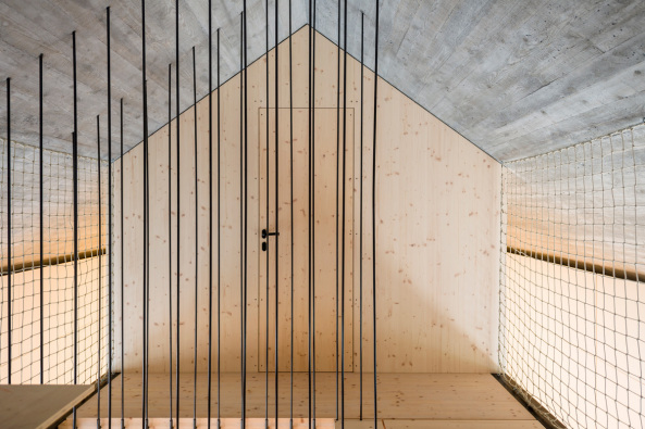 Karsthaus, Slowenien, slovenija, Stein, stone, Satteldach, pitched roof, Holz, wood, Beton, concrete