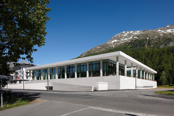 Schwimmbad mit Spa und Funtower: das Ovaverva in St. Moritz