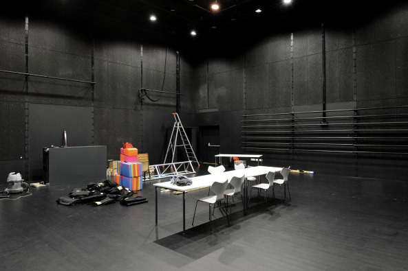 Frankreich, France, Fassade, facade, Beton, concrete, Stahl, steel, Theater, theatre, Kuturzentrum, multicultural centre, Isbergues