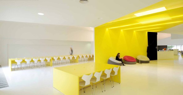 Frankreich, France, Fassade, facade, Beton, concrete, Stahl, steel, Theater, theatre, Kuturzentrum, multicultural centre, Isbergues