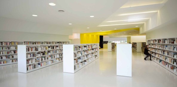 Frankreich, France, Fassade, facade, Beton, concrete, Stahl, steel, Theater, theatre, Kuturzentrum, multicultural centre, Isbergues