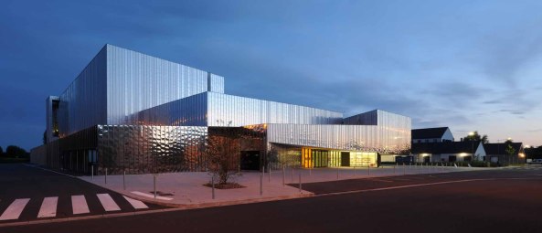 Frankreich, France, Fassade, facade, Beton, concrete, Stahl, steel, Theater, theatre, Kuturzentrum, multicultural centre, Isbergues