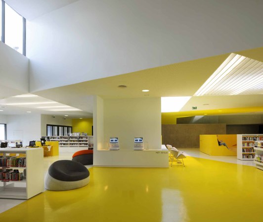 Frankreich, France, Fassade, facade, Beton, concrete, Stahl, steel, Theater, theatre, Kuturzentrum, multicultural centre, Isbergues