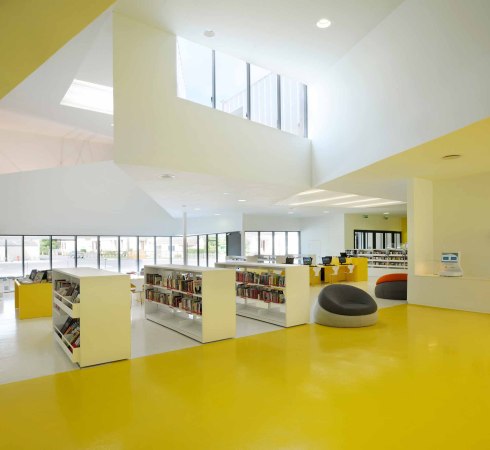 Frankreich, France, Fassade, facade, Beton, concrete, Stahl, steel, Theater, theatre, Kuturzentrum, multicultural centre, Isbergues