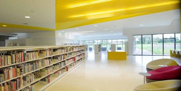 Frankreich, France, Fassade, facade, Beton, concrete, Stahl, steel, Theater, theatre, Kuturzentrum, multicultural centre, Isbergues