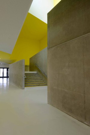 Frankreich, France, Fassade, facade, Beton, concrete, Stahl, steel, Theater, theatre, Kuturzentrum, multicultural centre, Isbergues