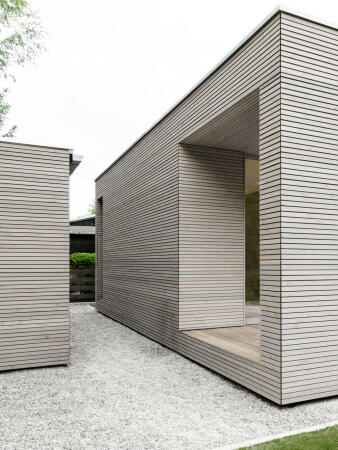 Wohnhaus, Berlin, Wandlitz, Neubau, Markus Bonauer, Wohnmbel, 2DPlus, 2D+, Luxus, erschwinglicher Luxus, Kamin, drehbarer Kamin, kleine Wohnflche, sparsam, knapp, reduziert, Minimalismus, minimal, Sauna, Holzbau, Einbaukche, Holzstnderbauweise, Michael Blling, Tiffany Taraska, Hrnicke Hock Thieroff, Holz & Raum Berlin, 2D+ Architekten