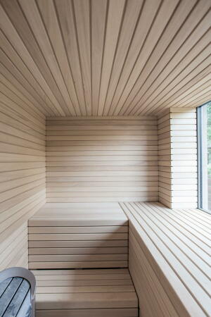 Wohnhaus, Berlin, Wandlitz, Neubau, Markus Bonauer, Wohnmbel, 2DPlus, 2D+, Luxus, erschwinglicher Luxus, Kamin, drehbarer Kamin, kleine Wohnflche, sparsam, knapp, reduziert, Minimalismus, minimal, Sauna, Holzbau, Einbaukche, Holzstnderbauweise, Michael Blling, Tiffany Taraska, Hrnicke Hock Thieroff, Holz & Raum Berlin, 2D+ Architekten