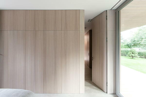 Wohnhaus, Berlin, Wandlitz, Neubau, Markus Bonauer, Wohnmbel, 2DPlus, 2D+, Luxus, erschwinglicher Luxus, Kamin, drehbarer Kamin, kleine Wohnflche, sparsam, knapp, reduziert, Minimalismus, minimal, Sauna, Holzbau, Einbaukche, Holzstnderbauweise, Michael Blling, Tiffany Taraska, Hrnicke Hock Thieroff, Holz & Raum Berlin, 2D+ Architekten