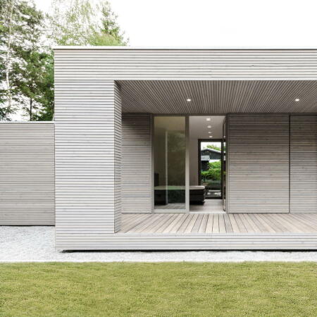 Wohnhaus, Berlin, Wandlitz, Neubau, Markus Bonauer, Wohnmbel, 2DPlus, 2D+, Luxus, erschwinglicher Luxus, Kamin, drehbarer Kamin, kleine Wohnflche, sparsam, knapp, reduziert, Minimalismus, minimal, Sauna, Holzbau, Einbaukche, Holzstnderbauweise, Michael Blling, Tiffany Taraska, Hrnicke Hock Thieroff, Holz & Raum Berlin, 2D+ Architekten