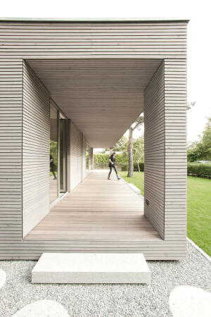 Wohnhaus, Berlin, Wandlitz, Neubau, Markus Bonauer, Wohnmbel, 2DPlus, 2D+, Luxus, erschwinglicher Luxus, Kamin, drehbarer Kamin, kleine Wohnflche, sparsam, knapp, reduziert, Minimalismus, minimal, Sauna, Holzbau, Einbaukche, Holzstnderbauweise, Michael Blling, Tiffany Taraska, Hrnicke Hock Thieroff, Holz & Raum Berlin, 2D+ Architekten