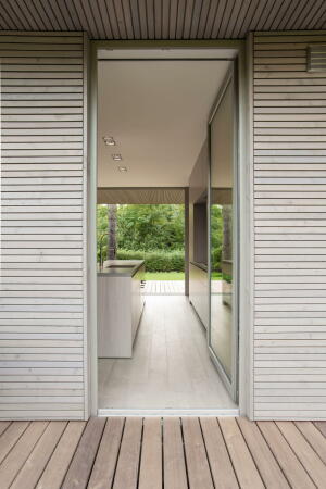 Wohnhaus, Berlin, Wandlitz, Neubau, Markus Bonauer, Wohnmbel, 2DPlus, 2D+, Luxus, erschwinglicher Luxus, Kamin, drehbarer Kamin, kleine Wohnflche, sparsam, knapp, reduziert, Minimalismus, minimal, Sauna, Holzbau, Einbaukche, Holzstnderbauweise, Michael Blling, Tiffany Taraska, Hrnicke Hock Thieroff, Holz & Raum Berlin, 2D+ Architekten