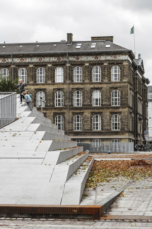 Israel Platz, Kopenhagen, copenhagen, Israel's square, Sportplatz, sports ground, Beton, concrete, skate park, Skater Park, Park, garden, COBE, Dnemark, denmark, Architektur, Landschaftgestatlung, Landschaft, Baunetz, BauNetz, Vanessa Miriam Carlow, public space, beton, Rampen, Stufen, Skate Park, Skaten, Sportplatz, Stadtplatz, ffentlicher Raum, Garten, Stadtgarten