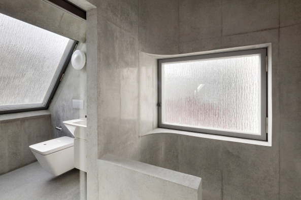 Wiel Arets, WAA, Wiel Arets Architects, A' House, House in Tokyo, Tokyo, Tokio, Japan, Japanismus, Made in Japan, Superdutch, BauNetz, Baunetz Meldungen, urban living, new houses, contemporary architecture, Architektur, Architekt, Star-Architekt, Design, Designlines, Jellyfish Chair, Wiel, Facade, Fassade, Beton, Concrete, Sichtbeton, Glas, glass, Minimalismus, private housing, Neubau, Wohnen, Wohnungsbau, Moderne Wohnungsbau, Wohnhaus in Japan, Kontext, living room, bedroom, interior, Innenraum, room, Space, design, Satoru Umehara, Alex Kunnen, Jrg Lthke, Jean-Jacques Jungers, Sadamu Shirafuji, Ilze Paklone, Tai Mikio Architect & Associates, LOW FAT Structure INC, EOS plus Co. LTD, Comodo Co. LTD, Oskomera Group BV, Saint Gobain Glass, Eiger Co. LTD, Arets-Sijstermans