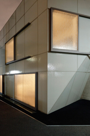 Wiel Arets, WAA, Wiel Arets Architects, A' House, House in Tokyo, Tokyo, Tokio, Japan, Japanismus, Made in Japan, Superdutch, BauNetz, Baunetz Meldungen, urban living, new houses, contemporary architecture, Architektur, Architekt, Star-Architekt, Design, Designlines, Jellyfish Chair, Wiel, Facade, Fassade, Beton, Concrete, Sichtbeton, Glas, glass, Minimalismus, private housing, Neubau, Wohnen, Wohnungsbau, Moderne Wohnungsbau, Wohnhaus in Japan, Kontext, living room, bedroom, interior, Innenraum, room, Space, design, Satoru Umehara, Alex Kunnen, Jrg Lthke, Jean-Jacques Jungers, Sadamu Shirafuji, Ilze Paklone, Tai Mikio Architect & Associates, LOW FAT Structure INC, EOS plus Co. LTD, Comodo Co. LTD, Oskomera Group BV, Saint Gobain Glass, Eiger Co. LTD, Arets-Sijstermans