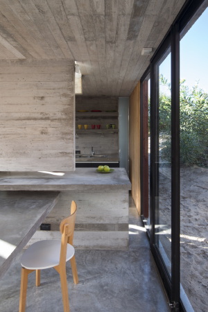 Luciano Kruk, Argentinien, Costa Esmeralda, MR casa, Wohnhaus, housing, Buenos Aires, Kste, coastline, Landschaft, Wochenendhaus, Hang, Dnen, slope, Holz, Beton, concrete, wood, Aluminium, Glas, glass