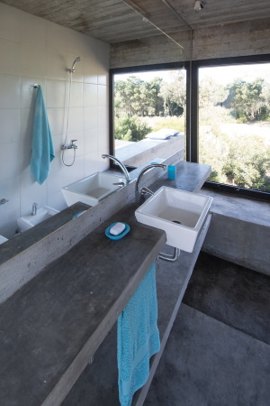 Luciano Kruk, Argentinien, Costa Esmeralda, MR casa, Wohnhaus, housing, Buenos Aires, Kste, coastline, Landschaft, Wochenendhaus, Hang, Dnen, slope, Holz, Beton, concrete, wood, Aluminium, Glas, glass