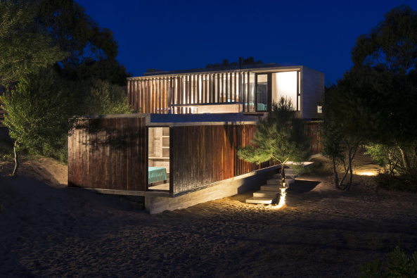 Luciano Kruk, Argentinien, Costa Esmeralda, MR casa, Wohnhaus, housing, Buenos Aires, Kste, coastline, Landschaft, Wochenendhaus, Hang, Dnen, slope, Holz, Beton, concrete, wood, Aluminium, Glas, glass
