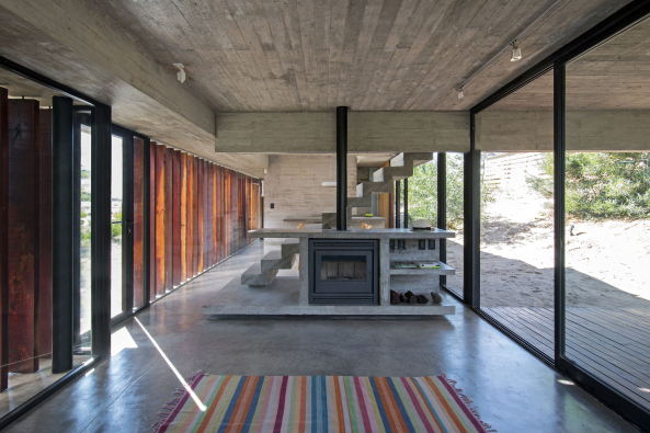 Luciano Kruk, Argentinien, Costa Esmeralda, MR casa, Wohnhaus, housing, Buenos Aires, Kste, coastline, Landschaft, Wochenendhaus, Hang, Dnen, slope, Holz, Beton, concrete, wood, Aluminium, Glas, glass