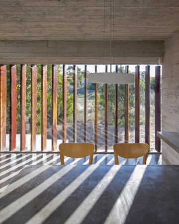 Luciano Kruk, Argentinien, Costa Esmeralda, MR casa, Wohnhaus, housing, Buenos Aires, Kste, coastline, Landschaft, Wochenendhaus, Hang, Dnen, slope, Holz, Beton, concrete, wood, Aluminium, Glas, glass
