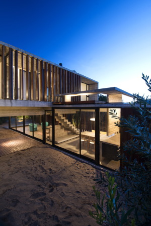 Luciano Kruk, Argentinien, Costa Esmeralda, MR casa, Wohnhaus, housing, Buenos Aires, Kste, coastline, Landschaft, Wochenendhaus, Hang, Dnen, slope, Holz, Beton, concrete, wood, Aluminium, Glas, glass