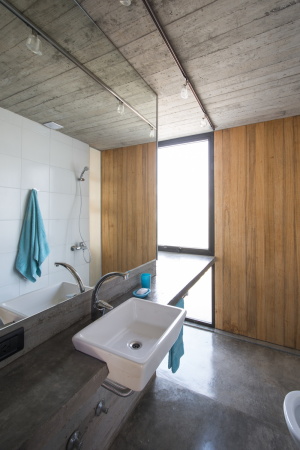 Luciano Kruk, Argentinien, Costa Esmeralda, MR casa, Wohnhaus, housing, Buenos Aires, Kste, coastline, Landschaft, Wochenendhaus, Hang, Dnen, slope, Holz, Beton, concrete, wood, Aluminium, Glas, glass