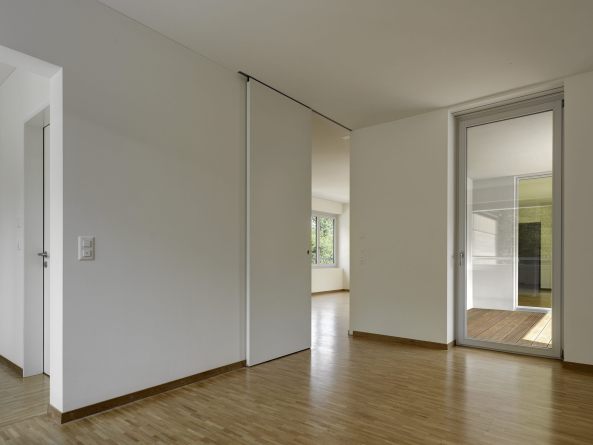 Bauen im Bestand, EM2N, Gutsbetrieb Hammer, Cham, Kanton Zug, Architektur in der Schweiz, Mathias Mller, Daniel Niggli, Wohnen in der Scheune, Krftiges Korn, Korn, Krnigkeit, Beton, concrete, swiss architects, Umbau, Umnutzung, Hammergut, Atelier, Bro, Wohnhaus, Stall, Hammer Retex AG, 6330 Cham, Baukosten, best architects, wohnen, living