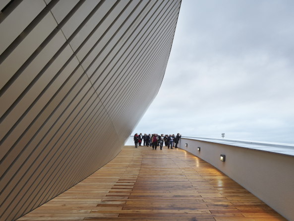 Libeskind, Daniel Libeskind, Landmark, Ikone, Kongresszentrum, Belgien, Mons, Kulturhauptstadt, Flandern, flmisch, Stararchitekt, Dekonstruktivismus, belgischer Blaustein, Holz, Aluminium, Beton, Neubau, Georges De Kinder, Hufton + Crow