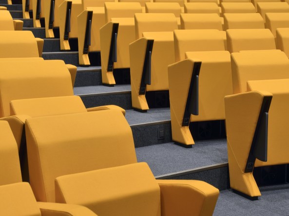 Libeskind, Daniel Libeskind, Landmark, Ikone, Kongresszentrum, Belgien, Mons, Kulturhauptstadt, Flandern, flmisch, Stararchitekt, Dekonstruktivismus, belgischer Blaustein, Holz, Aluminium, Beton, Neubau, Georges De Kinder, Hufton + Crow