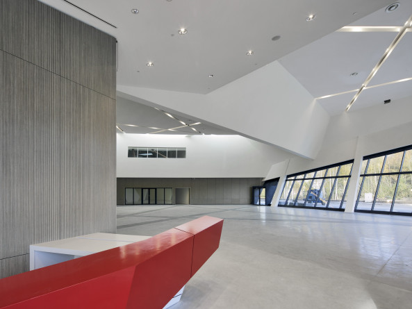 Libeskind, Daniel Libeskind, Landmark, Ikone, Kongresszentrum, Belgien, Mons, Kulturhauptstadt, Flandern, flmisch, Stararchitekt, Dekonstruktivismus, belgischer Blaustein, Holz, Aluminium, Beton, Neubau, Georges De Kinder, Hufton + Crow