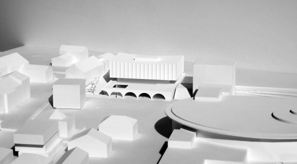 Brixen, Bressanone, Musikschule, Neubau, Carlana Mezzalira Pentimalli, Padova/Treviso, Caramel Architekten, Hinrichs Wilkening Architekten, EM2 Architekten, Vierzueins, CeZ Calderan Zanovelli, Tomas Ghisellini, Aires Mateus, Naturstein, Platzgestaltung, kubisch, cubic, stone fassade, Blserkapelle, brass band, Brgerkapelle,