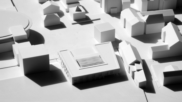 Brixen, Bressanone, Musikschule, Neubau, Carlana Mezzalira Pentimalli, Padova/Treviso, Caramel Architekten, Hinrichs Wilkening Architekten, EM2 Architekten, Vierzueins, CeZ Calderan Zanovelli, Tomas Ghisellini, Aires Mateus, Naturstein, Platzgestaltung, kubisch, cubic, stone fassade, Blserkapelle, brass band, Brgerkapelle,