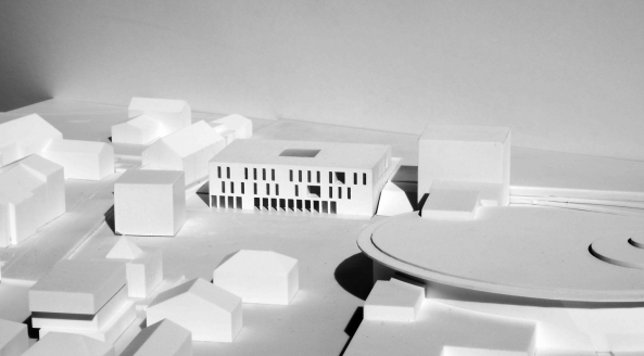 Brixen, Bressanone, Musikschule, Neubau, Carlana Mezzalira Pentimalli, Padova/Treviso, Caramel Architekten, Hinrichs Wilkening Architekten, EM2 Architekten, Vierzueins, CeZ Calderan Zanovelli, Tomas Ghisellini, Aires Mateus, Naturstein, Platzgestaltung, kubisch, cubic, stone fassade, Blserkapelle, brass band, Brgerkapelle,